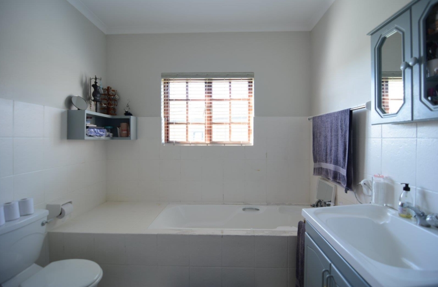 3 Bedroom Property for Sale in Stilbaai Wes Western Cape